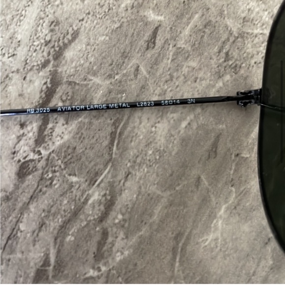 Ray-Ban Aviator sunglasses - Picture 8 of 9